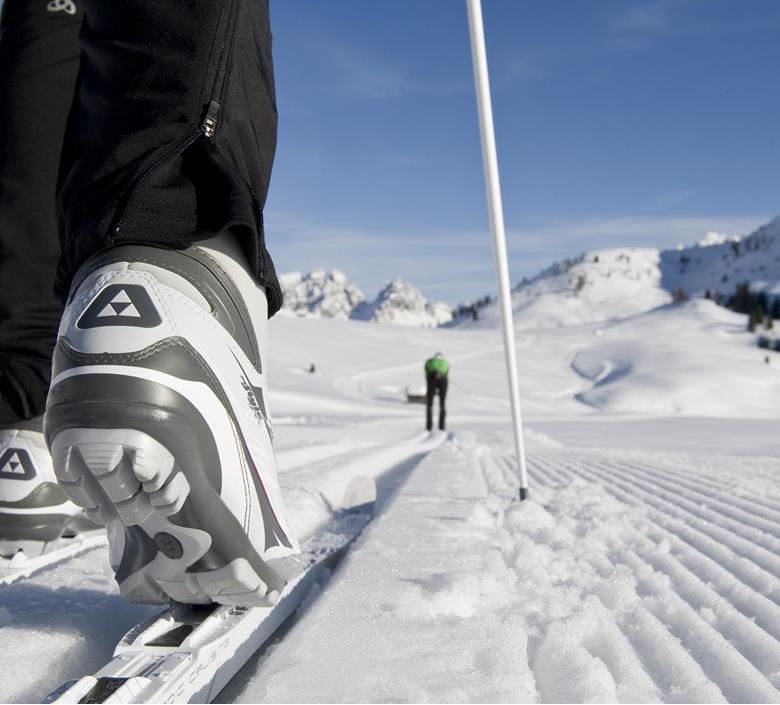 Discover the mountains while cross-country skiing