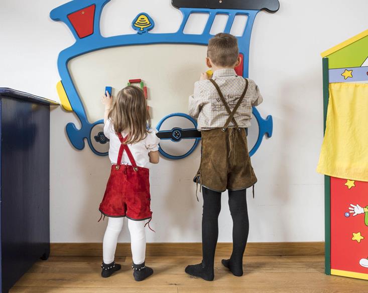 Bambini giocano
